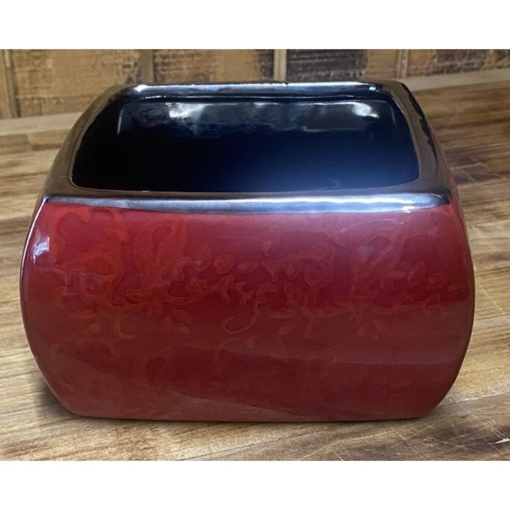 Maroon Silver & Black Potter‎ With Vine Design